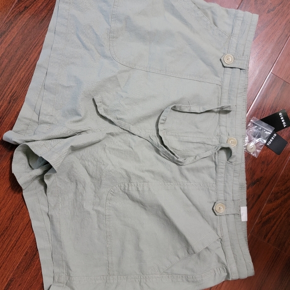 Torrid 16 stretch linen shorts nwt - Picture 2 of 2